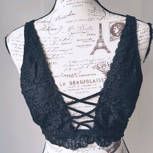 Like new Victoria Secret  Black Lace Bralette Large